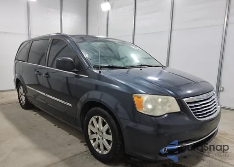 2014 Chrysler Town & Country Touring z USA, uszkodzony, nr VIN 2C4RC1BG3ER294117